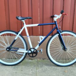 FIXIE/ Single speed bike. 53 cm. (21 inch) frame. 700 tires. Flip flop. Front and Rear brakes. NO TRADE.