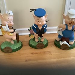 Disney Three Little Pigs. Statue. New