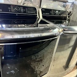 LG 5.7 CU. FT. MEGA CAPACITY TOP-LOAD WASHER WITH TURBOWASH TECHNOLOGY AND 7.3 DRAYER.