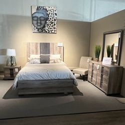 Queen Bed, Dresser, Mirror And Nightstand 