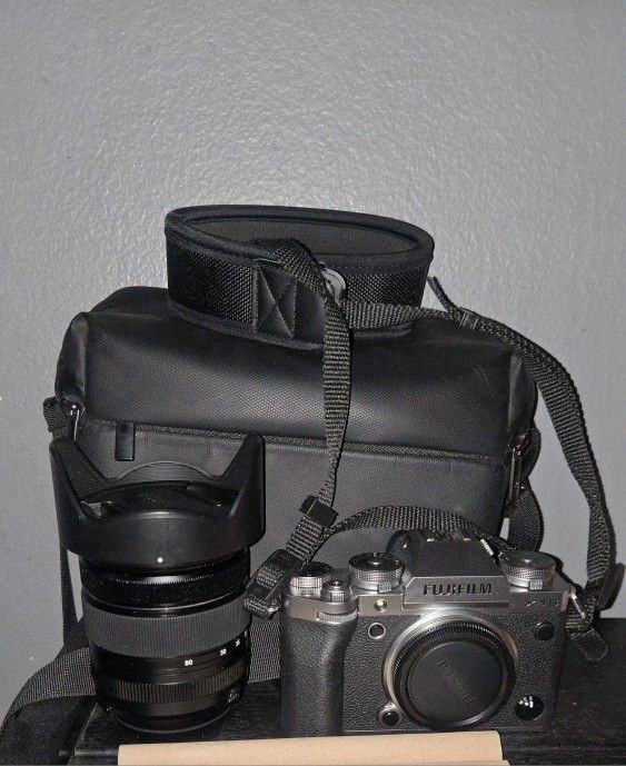 Fujifilm X-T5 Silver, XF 16-80mm F4 Lens