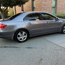 2005 Acura RL