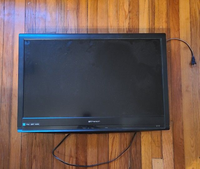 Emerson 32" LCD HDTV W/ HDMI, Component, S-Video, Composite Connections (Tested And Works) (NO REMOTE)