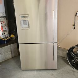 Fisher& Payker Refrigerator 