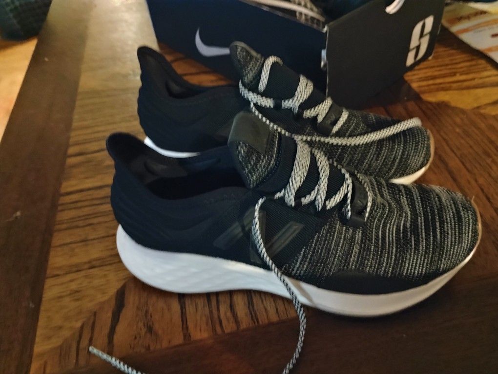 New Balance Fresh Foam Roav Women's Size 7.5 Black And Gray