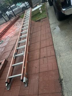 Escalera de 32 pies de fibra de vidrio perfectas, condiciones muy barata