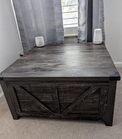 Farmhouse Lift Top Coffee Table with Storage