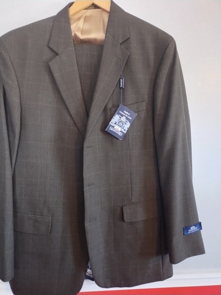 MEN'S 100% WOOL 3-BUTTON SUIT..... CHECK OUT MY PAGE FOR MORE ITEMS