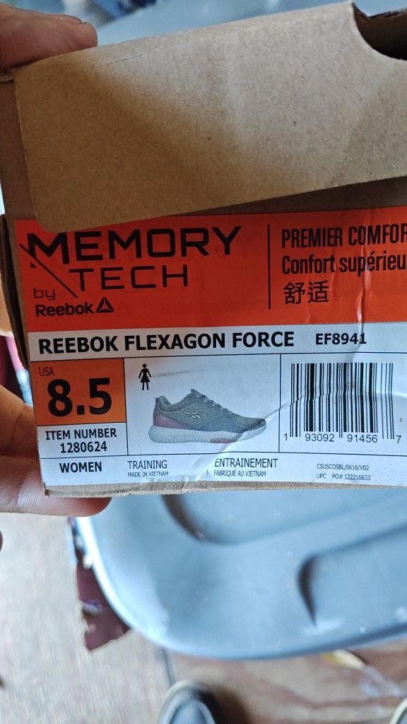 Women Reebok Sneaker 8.5 New 