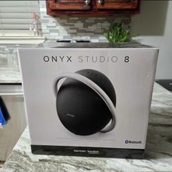 Harman Kardon Onyx Studio 8