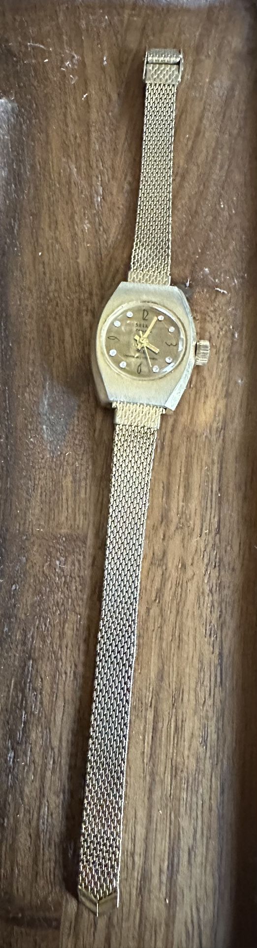 ⌚️ Seiko Gold Dial with gems for numbers Quartz Watch Ladies Vintage.