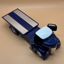 Jada Toys Just Trucks 1:24 1947 Ford COE - Die-cast flatbed truck, dark blue and white