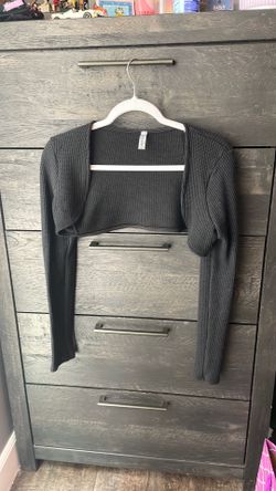 Women’s sleeve crop sweater