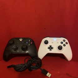 Xbox one wireless controller missing the battery cover. And Camo wired controller good conditions