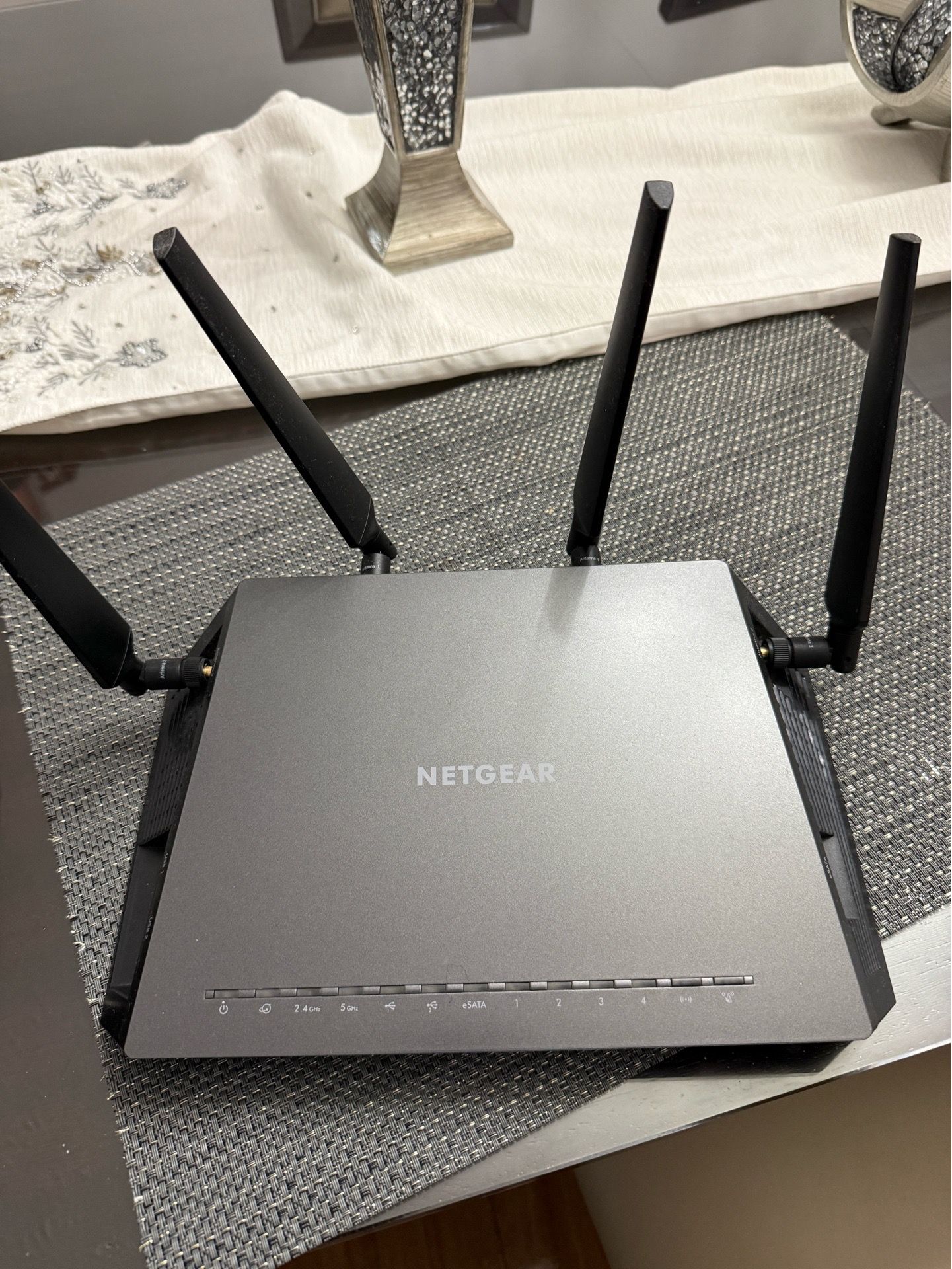 Neatgear Night hawk 2600 Mbps X4S R7800 Smart WiFi Router