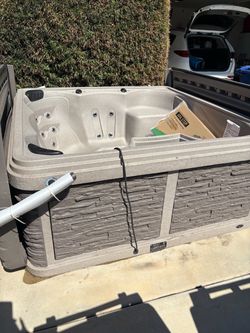 New Jacuzzi 4/5 person