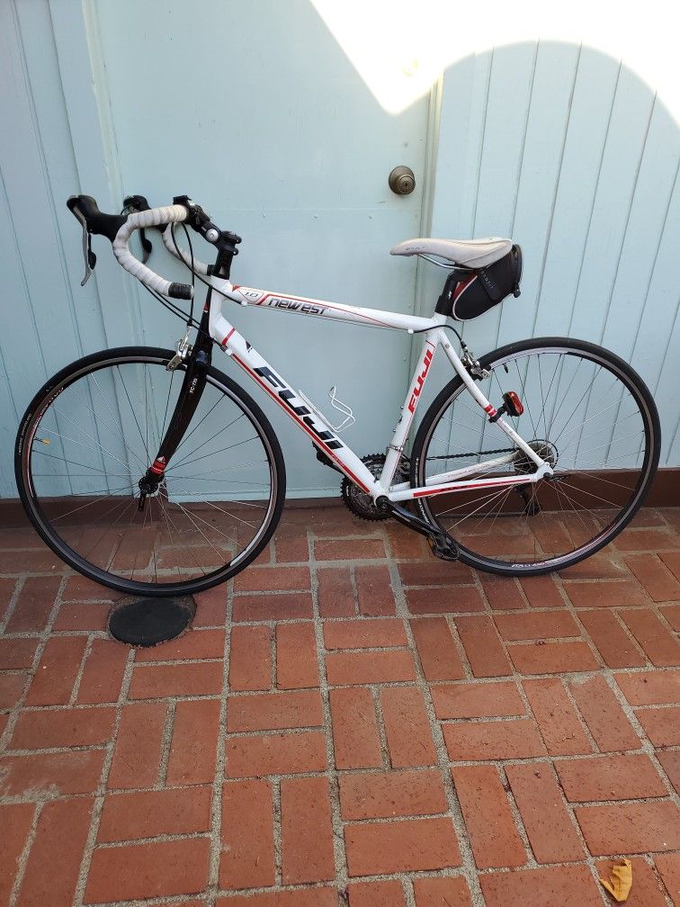 Fuji Newest 1.0 Road Bike for Sale in Los Angeles, CA - OfferUp