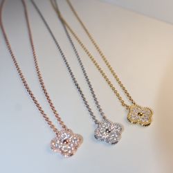 Moissanite Clover