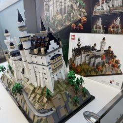 Castle Neuschwanstein Lego Set 21063 complete!