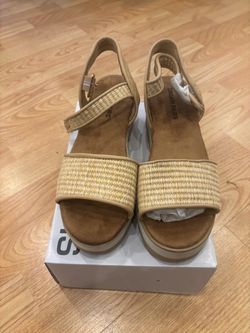Women sandals