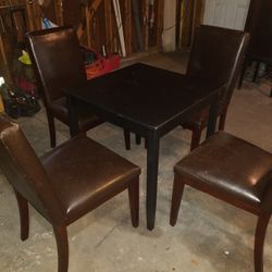 Table Little And  4 Chairs 