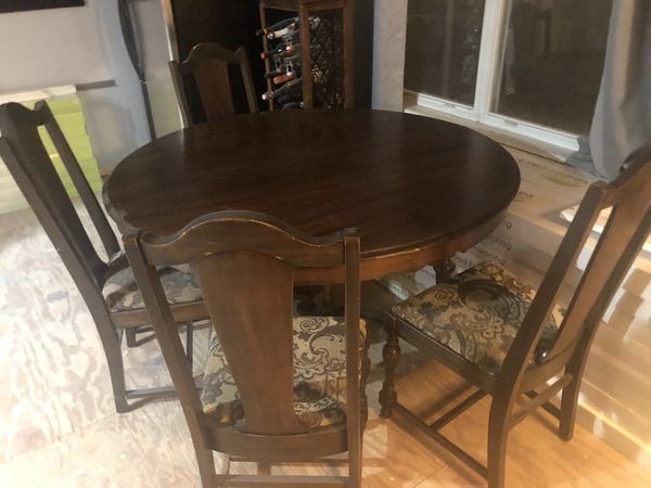 Antique dining room table and china cabinet for Sale in St. Louis, MO - OfferUp