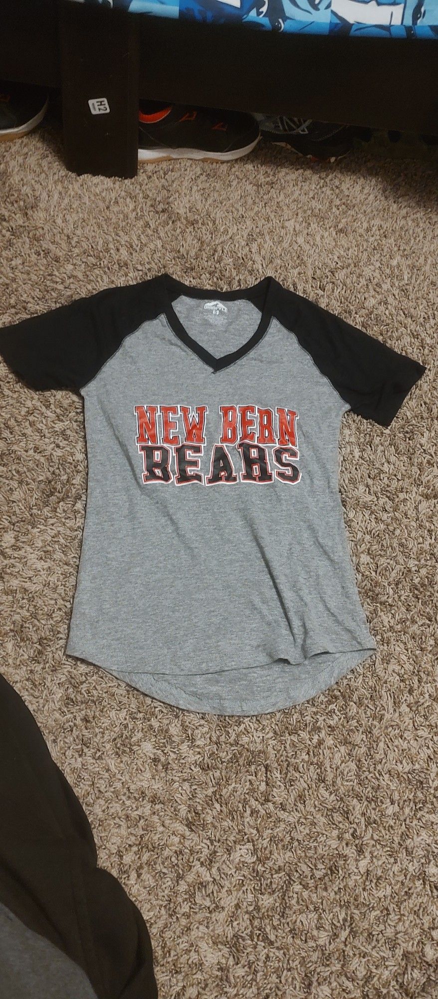 Women Size Small New Bern Bears T-shirt