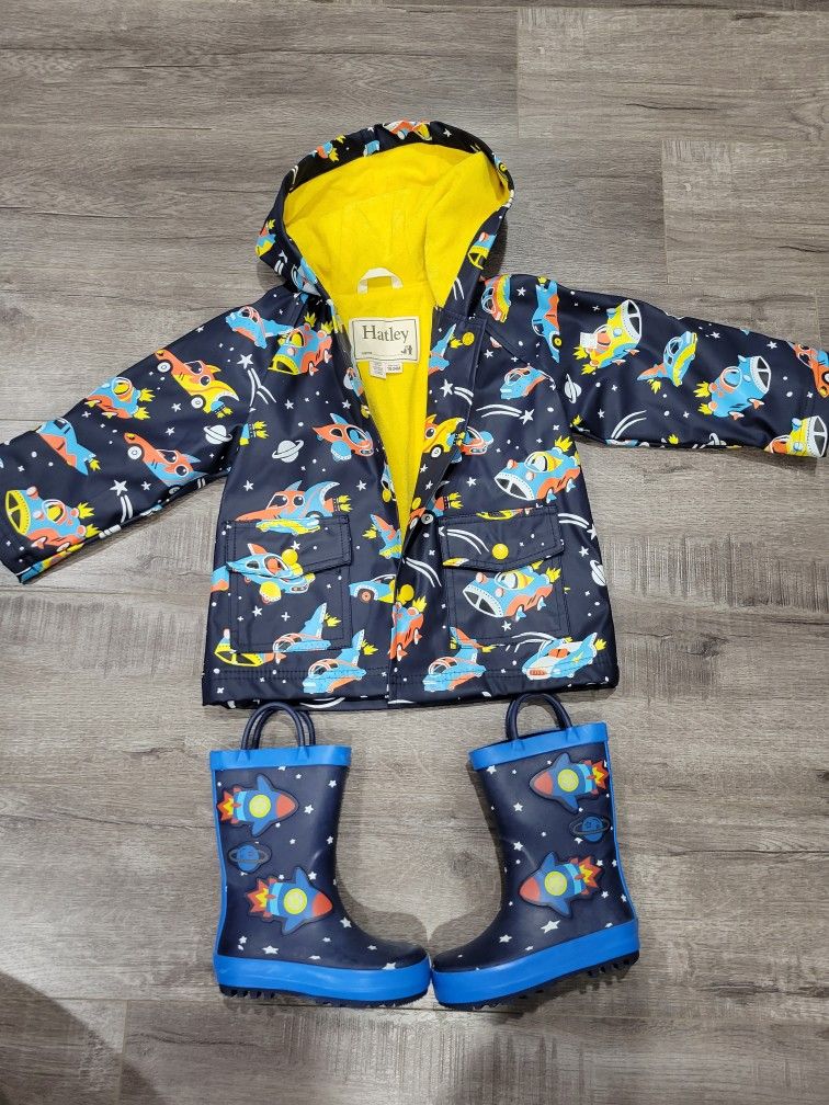 NEW Hatley rain jacket size 18m-24m boots size 7