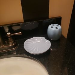 Blue Ceramic Bath Set (2) - Shell Soap Dish & Toothbrush Holder