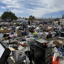 Huge Yardsale in Hesperia
