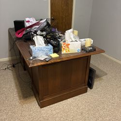FREE Heavy Solid Wood Executive Desk – MUST DISMANTLE & PICK UP