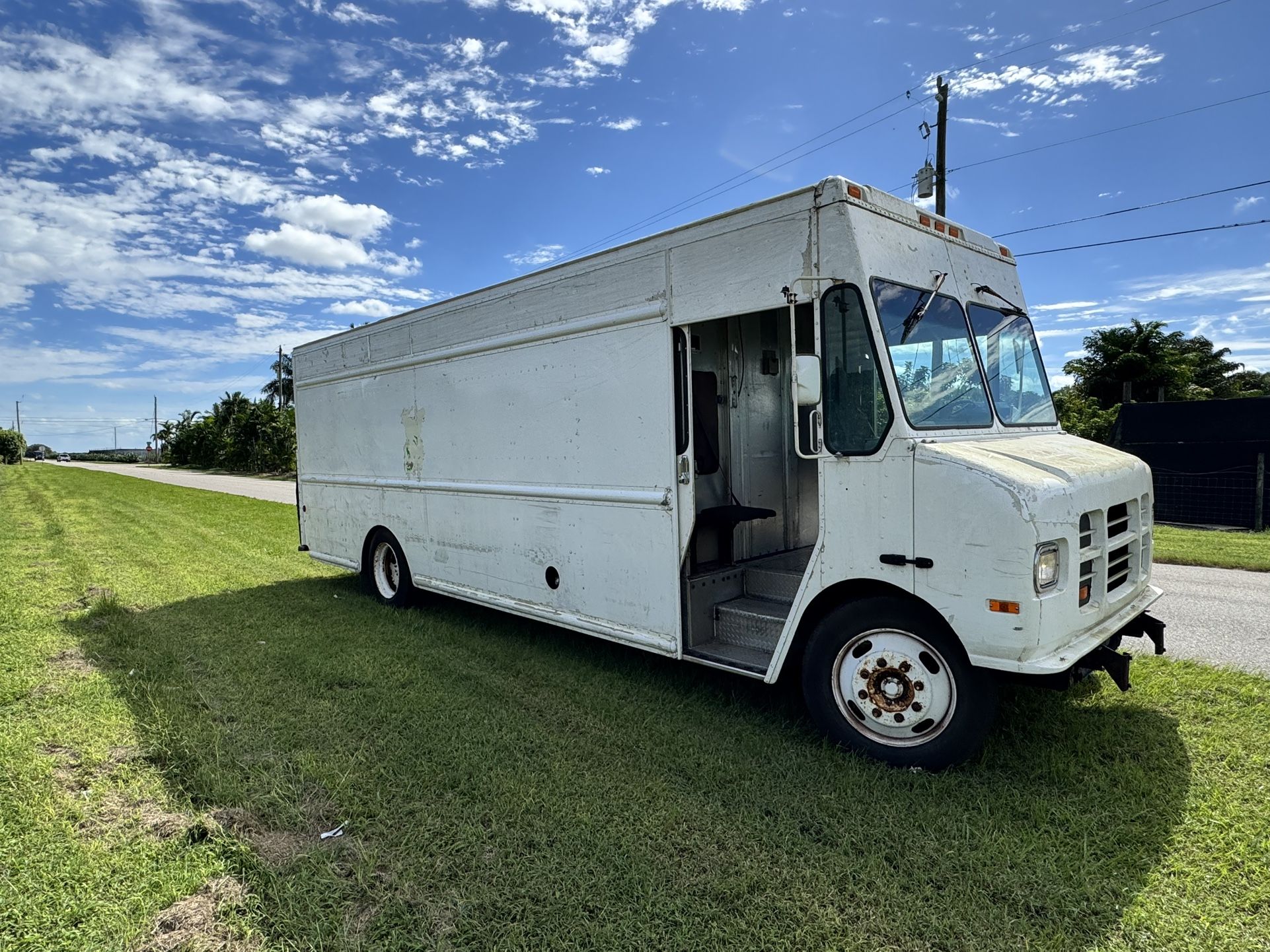 2000 Ford International 7.3 Step Van 28ft