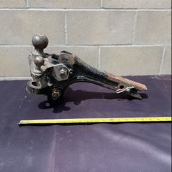 REESE   distribute the tongue weight of a trailer evenly across the axles of both the tow vehicle and the trailer, improving stability and handling w