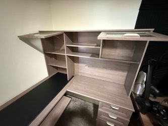 Executive L Shaped desk with Hutch