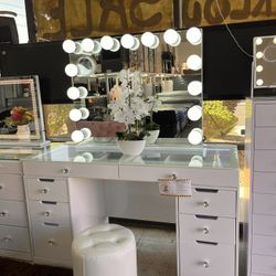 Beautiful White Vanity Set / Mueble Para Maquillaje NEw