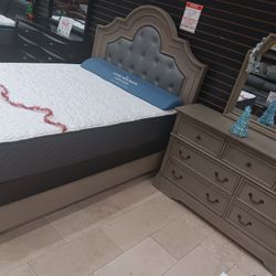 *Holiday Sale Event!!!*---Charming Frisco Queen/King Bedroom Sets---From $899!!!---Delivery And Financing😉