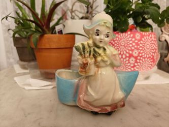 Shawnee Pottery Dutch Girl