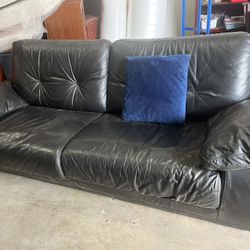 Italian Real Leather Couch Excellent Condition 