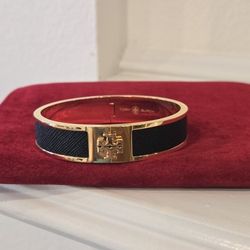 Brand New Black Tory Burch Kira Enamel Medium Hinged Bangle Bracelet with logo 18K-Gold-Plated