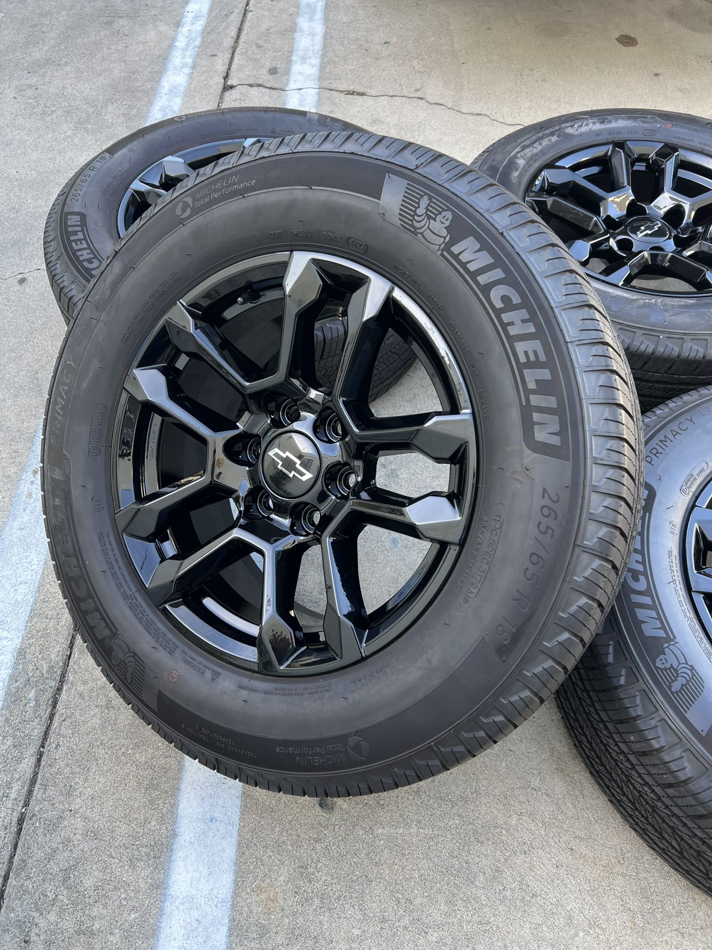 Chevy Silverado Rims And Tires 18” Oem Factory Wheels Rines Y Llantas Nuevas Fits Silverado Tahoe RST Suburban Avalanche GMC Sierra Yukon