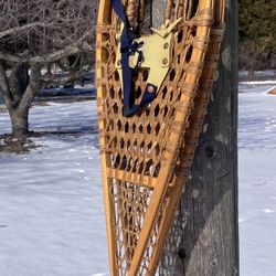 Cabela’s 14”x48” Rawhide/Wood Snowshoes 