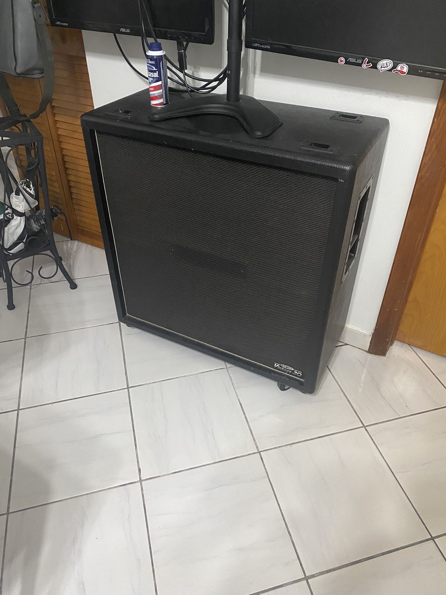 Line 6 Stereo Guitar Cab W/ Vintage 30’s