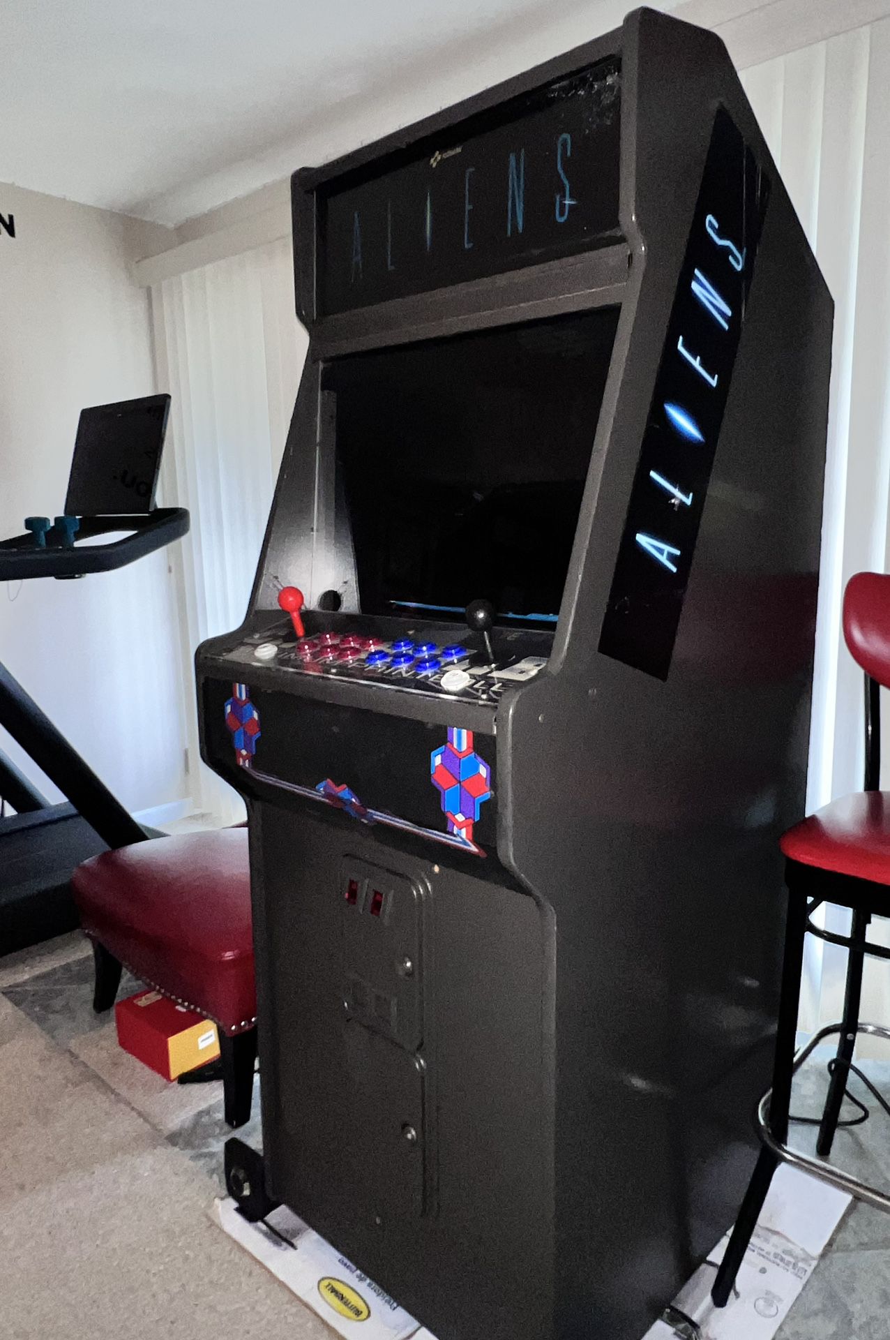 NBA Jam, Mortal Kombat 1,2,3,4, Aliens arcade. Plays 5000 games