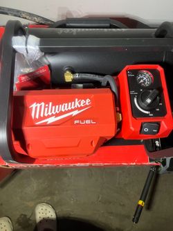 Milwaukee 2.5gal compressor