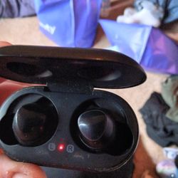Samsung Ear Buds Great Condition Make Offer