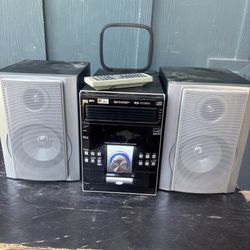 Sharp Mini Stereo System 5 CD Player / MP3 / Video / Aux / USB XL-UH242 WORKS