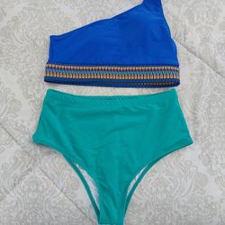 New Beautiful Bathing Suit Size M. SHE PHOTO'S.  CASH PICKUP ONLY.