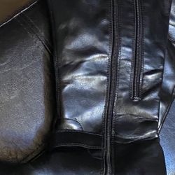 Womens Size 9 Black Faux Leather Boots. 
