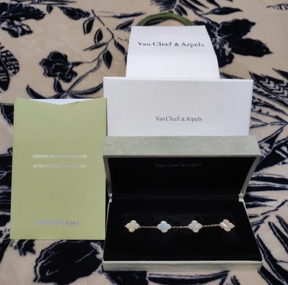 Van Cleef & Arpels Bracelet β Mother of Pearl White & Gold
