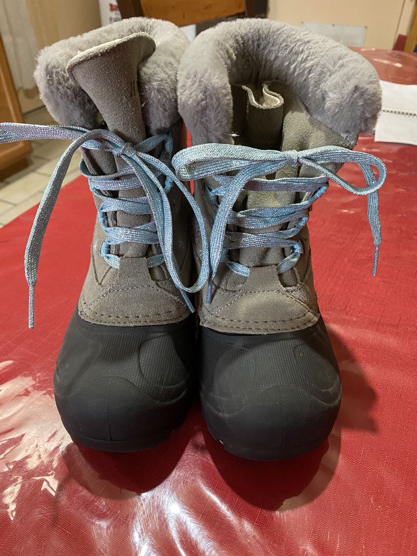 Girls Snow Boots Size 2  $5